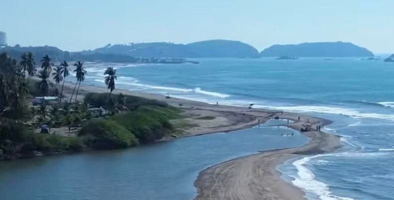 Recuperan el cuerpo del joven turista moreliano que había desaparecido tras ingresar al mar en Playa Linda, Zihuatanejo