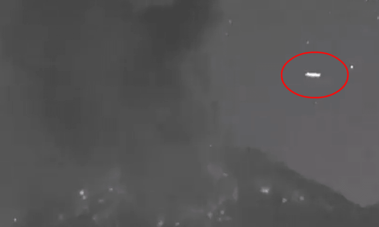 Reportan avistamiento de ‘OVNI’ durante explosión del Popocatépetl (+Video)