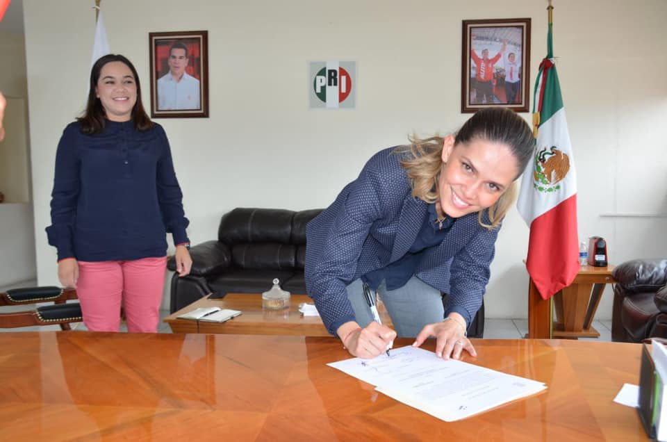 Daniela de los Santos recibe constancia como diputada para la 75 Legislatura de Michoacán