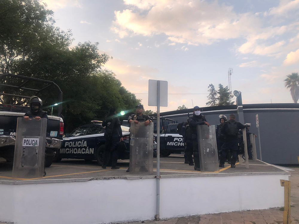 CON TRATAMIENTO DE DELINCUENTE, DETIENEN A REGIDOR POR EVIDENCIAR ABUSO DE AUTORIDAD