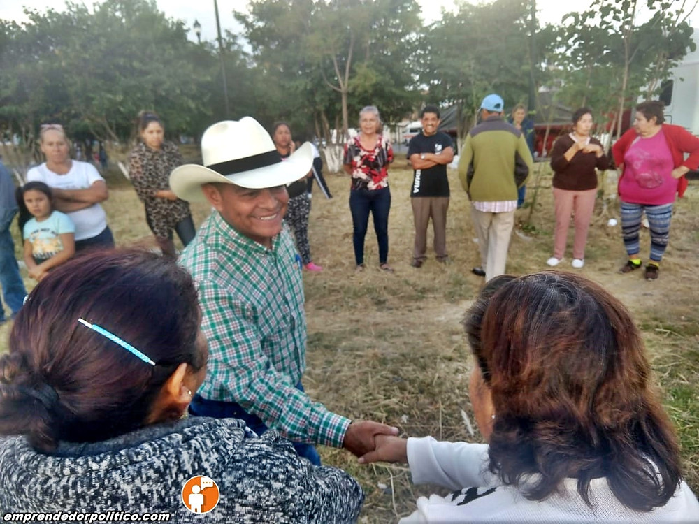 Diputado con elementos de tránsito, atienden reportes de vehículos robados en colonia de Morelia