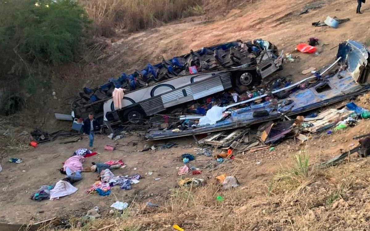 Lamentable: Sube a 15 turistas guanajuatenses muertos por choque de camión en Nayarit