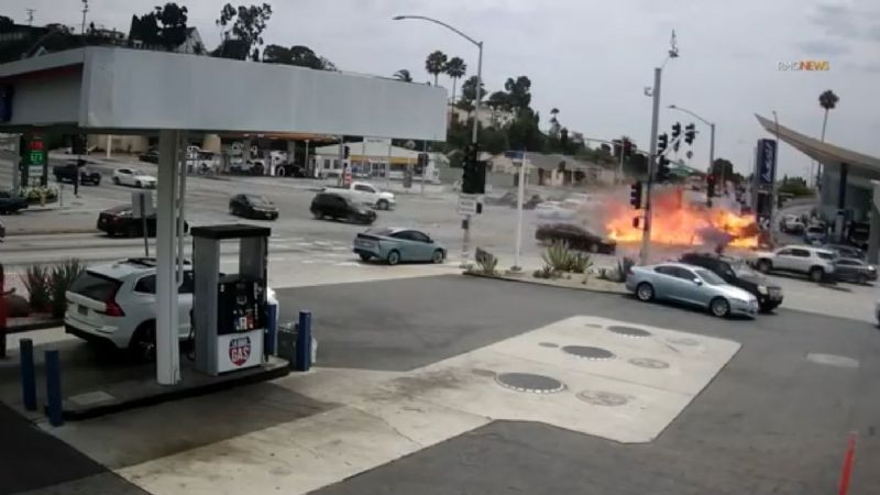En aparatoso accidente provocado por un auto de lujo a exceso de velocidad; mueren 6 (+Video)