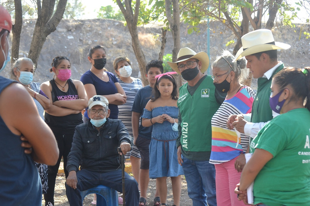 Salvador Arvizu propone cámaras de vigilancia y alarmas vecinales en cada colonia del distrito 11