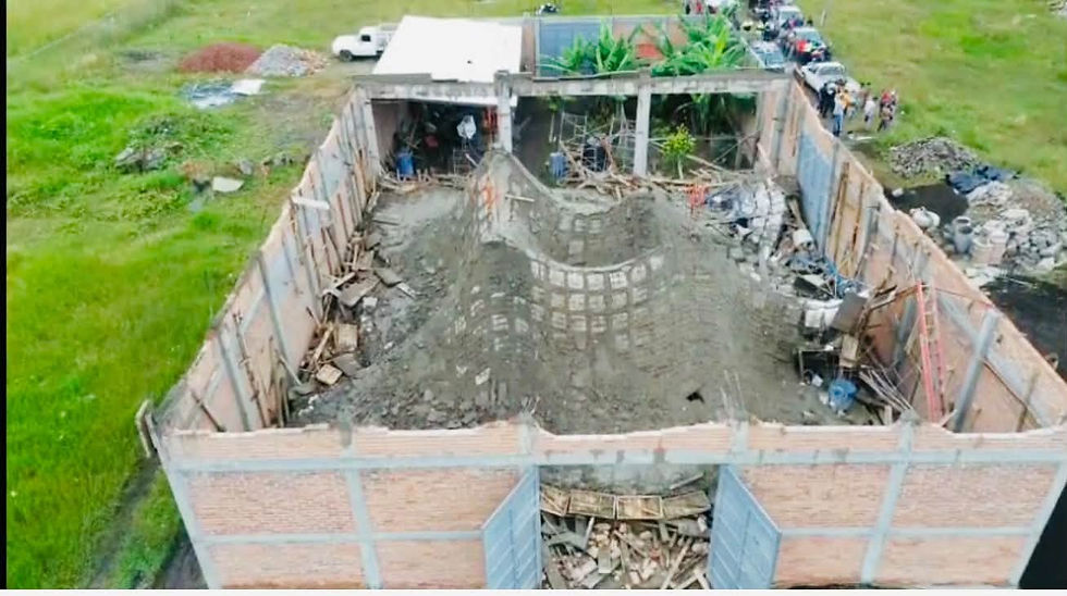 Colapso de cimbra y losa en obra de Morelia deja 25 albañiles lesionados