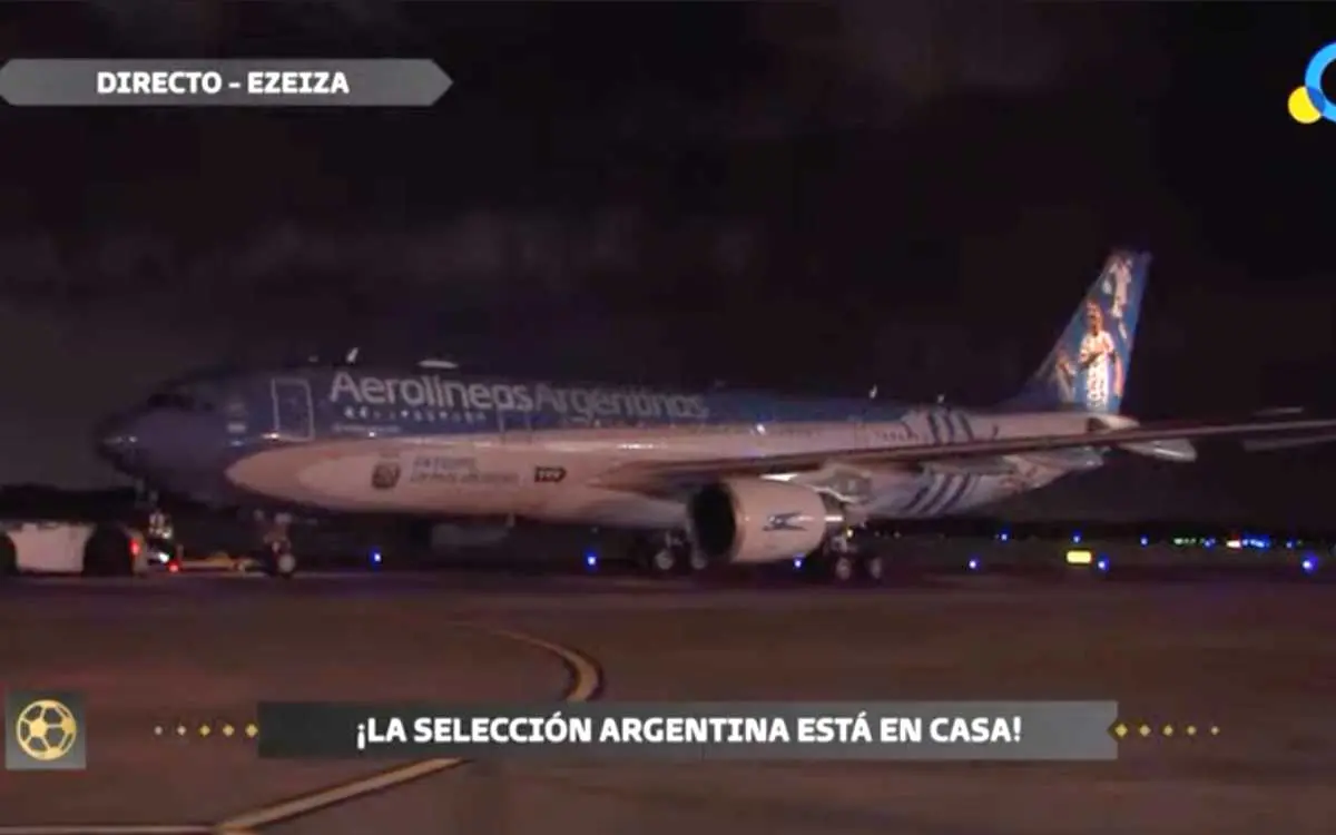 🔴En Vivo: Selección de Argentina aterriza en casa y los reciben como héroes