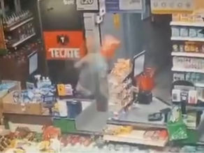 Detienen a LADRÓN que usaba una CAJA de cereal como MÁSCARA