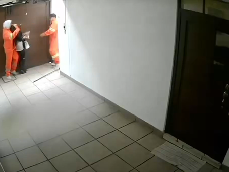 Se disfrazan de barrenderos en la CDMX y asaltan a mujeres en una casa