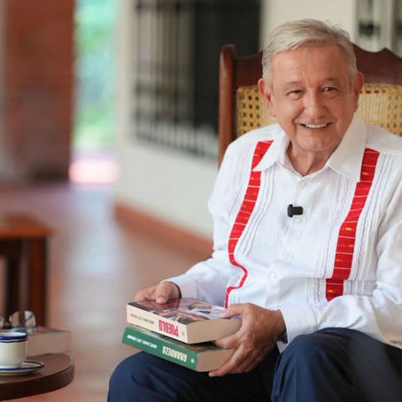 “Estoy contento, estoy feliz, aquí en La Chingada”: AMLO reaparece para presentar su nuevo libro titulado "Pueblo"
