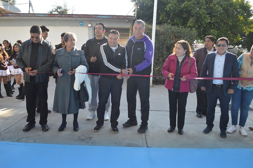 Inauguran rehabilitación de cancha de basquetbol de la Secundaria Técnica 6 de Acámbaro