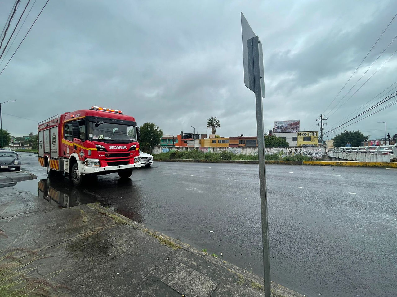 Continúa el desfogue de la presa de Cointzio; pide PC atender medidas de previsión