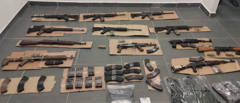 Michoacán: Aseguran a 16 personas, 12 fusiles, 170 cartuchos útiles, droga y 30 cargadores