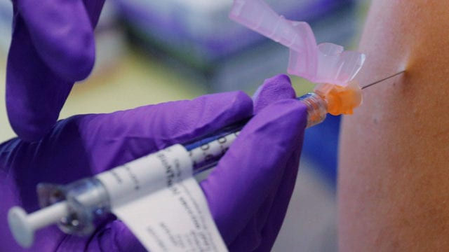 Vacuna de Pfizer reduce 98% de mortalidad en adultos mayores: estudio pionero