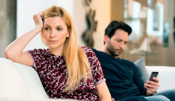 Sujeto mata a su esposa porque.., "estaba siempre con el móvil"