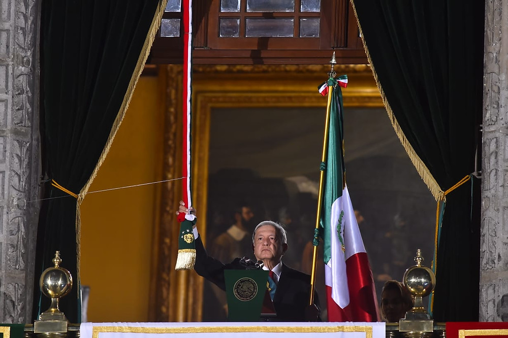 Con arengas históricas y con respaldo social impresionante, Amlo da su 1er Grito de la Independencia