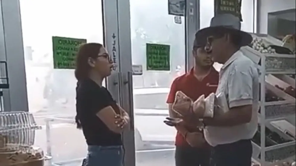 #Video Cliente discute con gerente de carnicería en Sonora; regresó para matarla