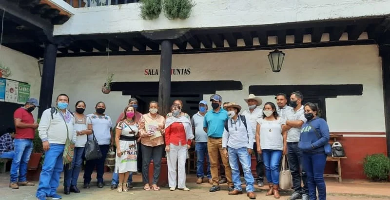 DIPUTADA MARÍA CHÁVEZ ATIENDE PETICIONES DE ARTESANOS DE PÁTZCUARO