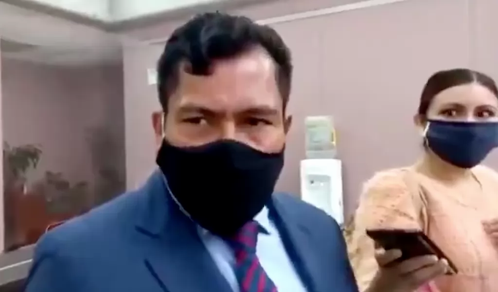 #PasaEnMéxico: Diputado morenista tiene a su hijo en nómina del Congreso por que es normal