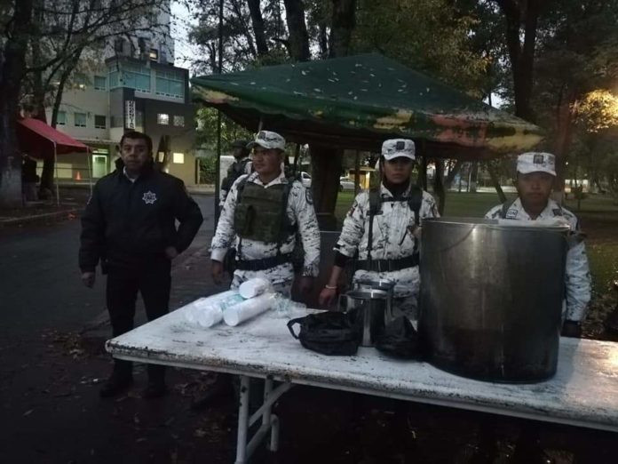 Guardia Nacional en #Michoacán entrega café y cobijas en el hospital civil e infantil de Morelia
