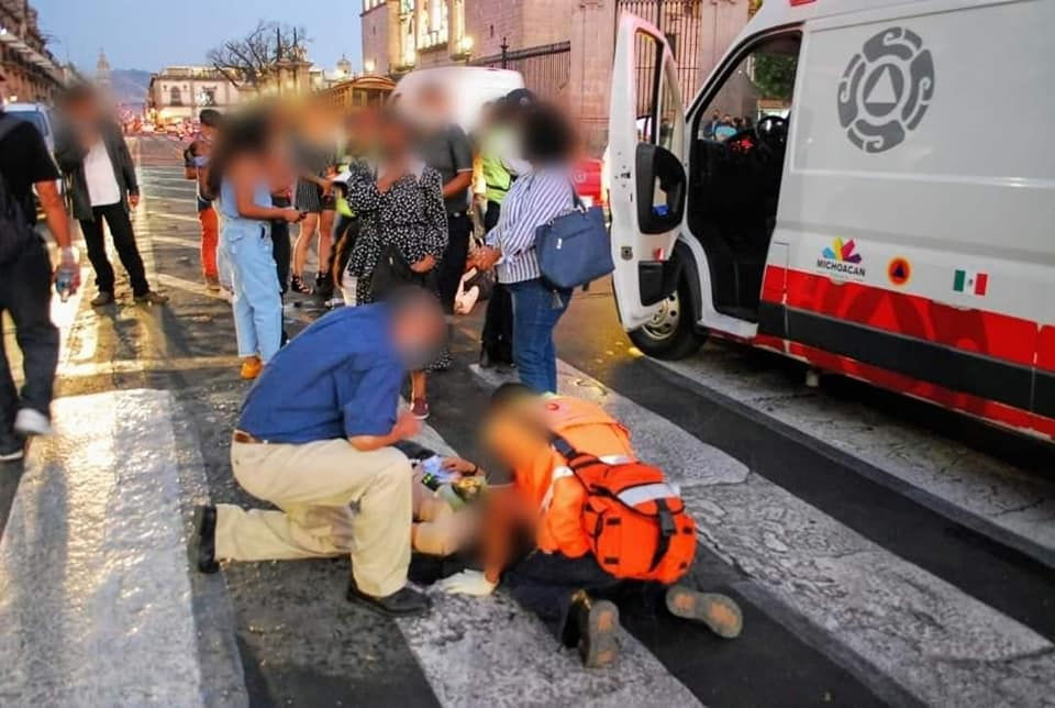 Conductora atropella a 2 mujeres en el Centro Histórico de Morelia