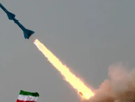 Ejército de Irán ataca bases militares de EE. UU. en EAU y Kuwait con drones y misiles