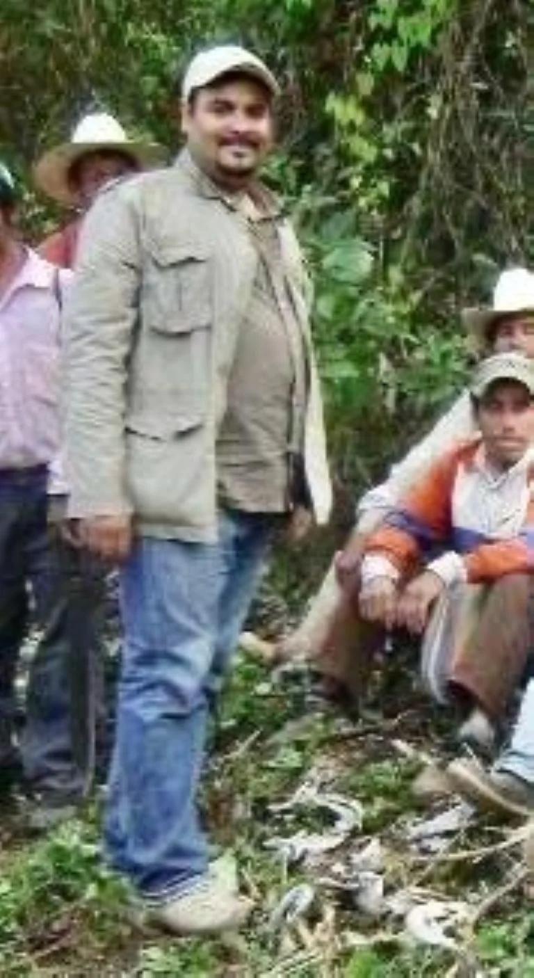 Hombre desaparece al ser succionado en alcantarilla sin tapa durante las intensas lluvias en Chiapas