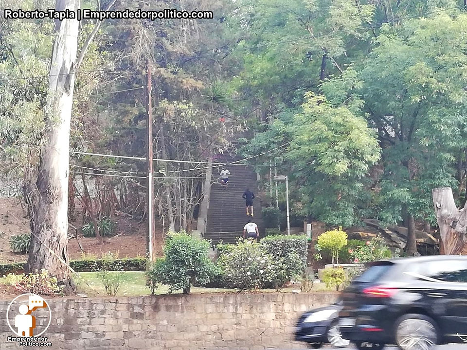 Morelianos realizan actividades deportivas en escaleras de Santa María pese a COVID-19 (+video)