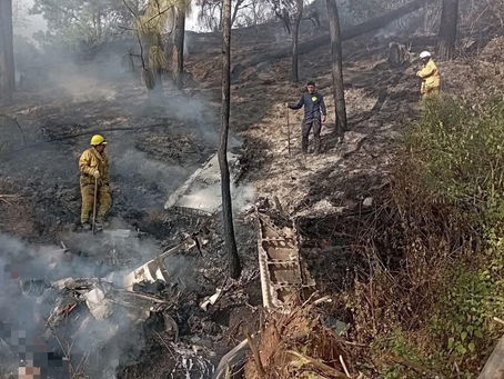 Desplome de avioneta que venía de #Michoacán deja 7 mu3rt0s en #Jalisco