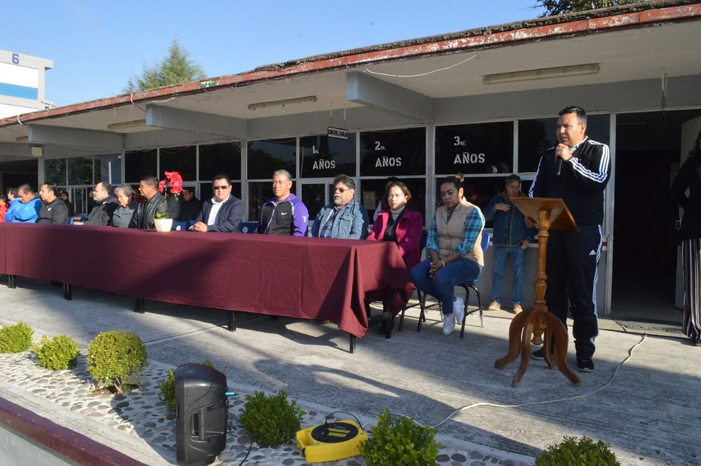 Inauguran rehabilitación de cancha de básquetbol de la Secundaria Técnica 6 de Acámbaro