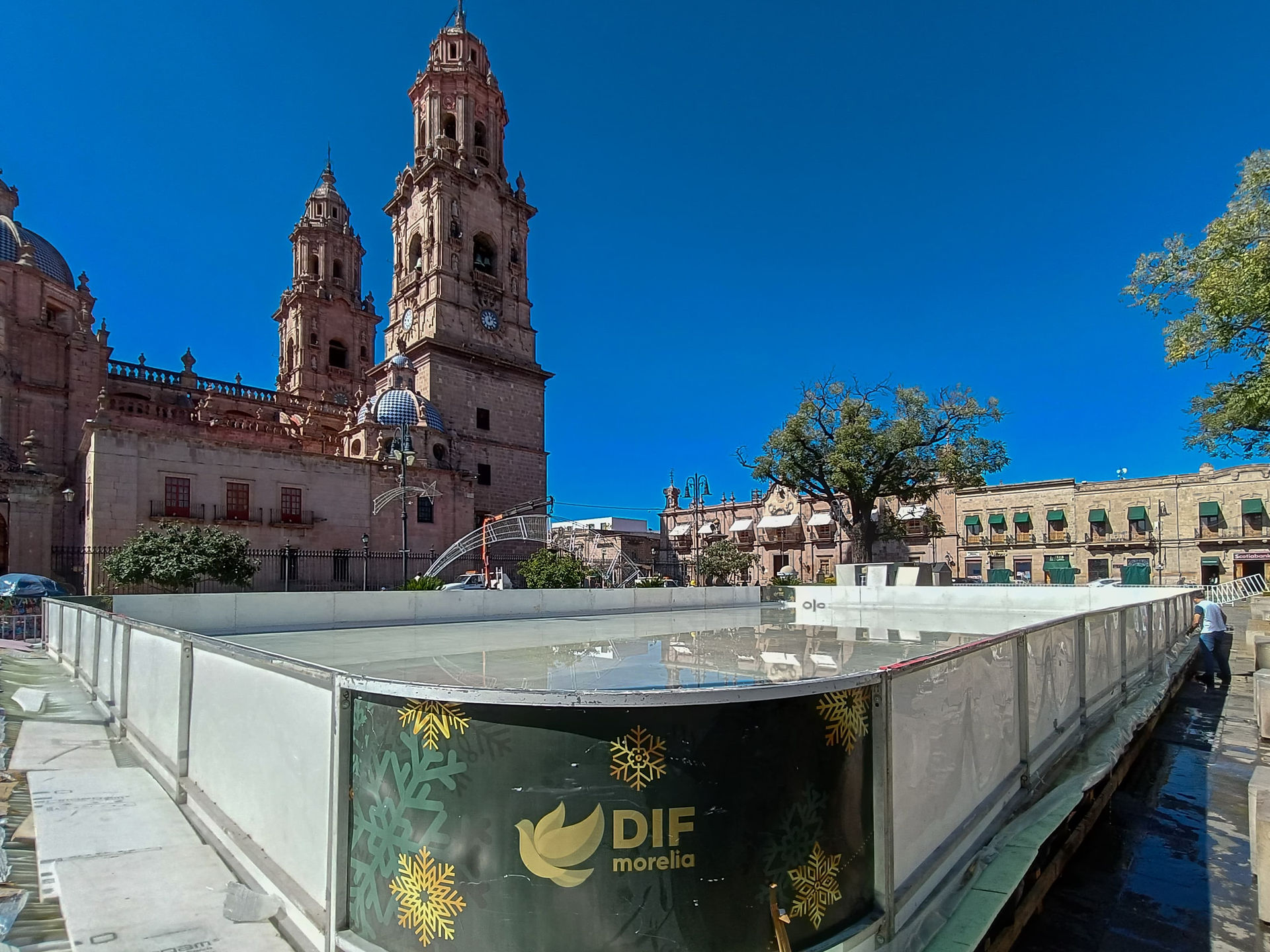 Mañana a las 19 horas, inaugurarán la pista de hielo y encendido navideño en el centro de #Morelia