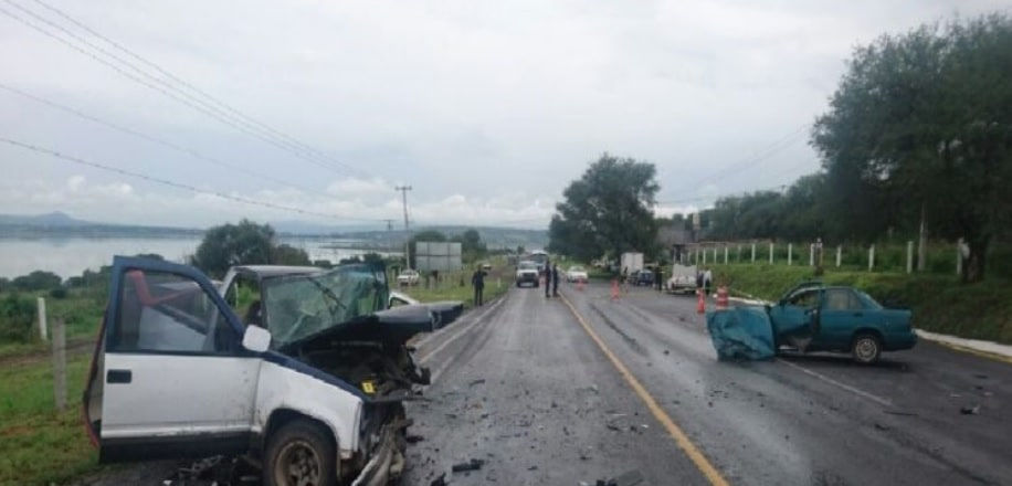 Lo chocan por alcance al evitar atropellar a un muerto | emprendedorpolitico.com