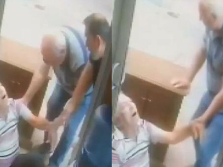 Taxista sufre infarto y su amigo intenta ayudarlo, pero le da un paro cardíaco