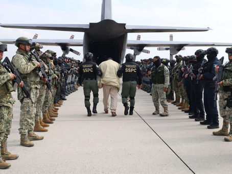 México traslada a EU a 37 reos; el tío de "El Mencho" y cabecillas de los Beltrán Leyva y Cártel del Pacífico, entre ellos