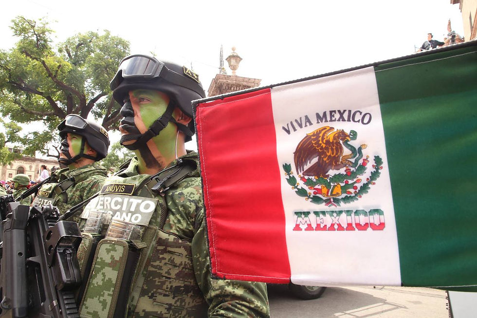 Desfile por la Independencia de México hace brillar el Centro de Morelia