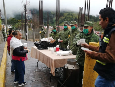 Por bajas temperaturas ejército da café y pan en Querétaro y Chihuahua
