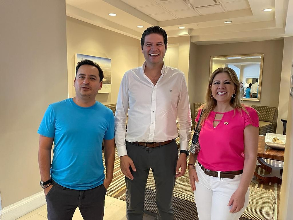 Celebra Alfonso Martínez primera entrega de mango michoacano en supermercados de Florida