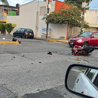 Morelia: Muere mujer motociclista tras impactarse con camioneta