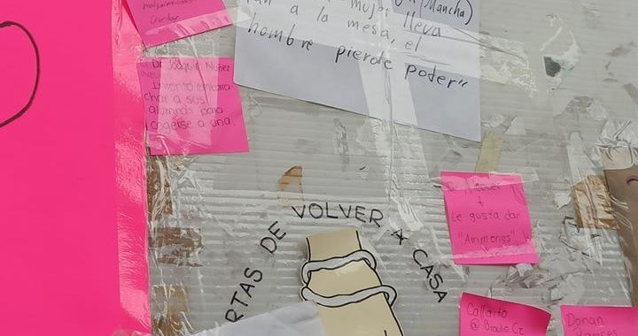Con pancartas sobre periódico mural de Medicina, estudiantes denuncian acoso por profes y doctores