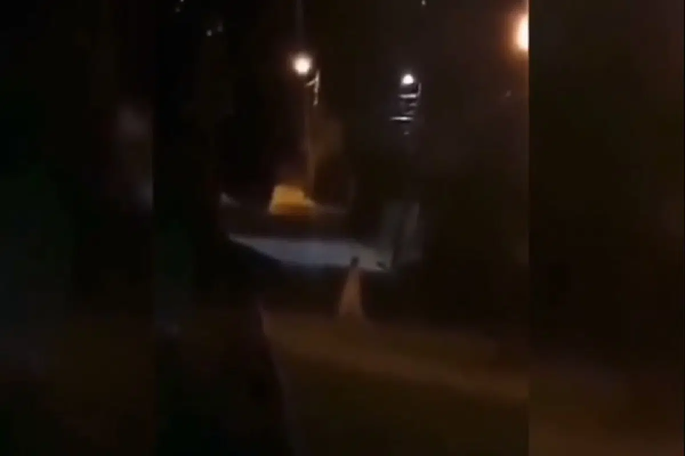 Mujer se disfraza de Llorona para espantar a sus vecinos; la matan a balazos (+Video)