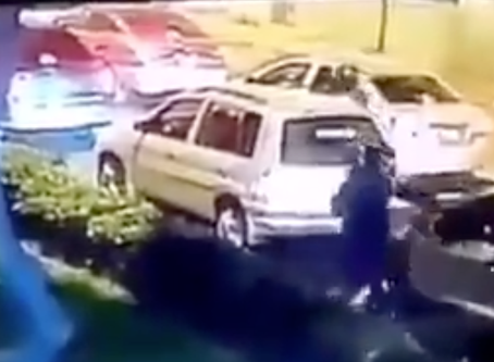 #KarmaMéxico: Asaltante en moto bajo a robar a conductor y este lo recibió de un balazo en la frente