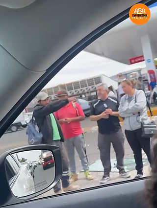 Morelia: Auto de escoltas chocan con auto y gasolinera