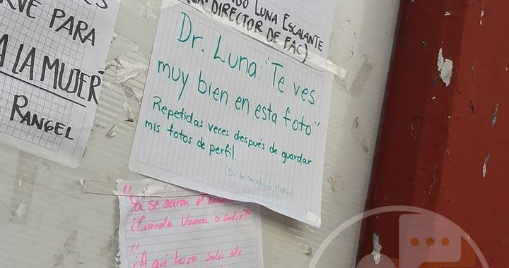 Con pancartas sobre periódico mural de Medicina, estudiantes denuncian acoso por profes y doctores