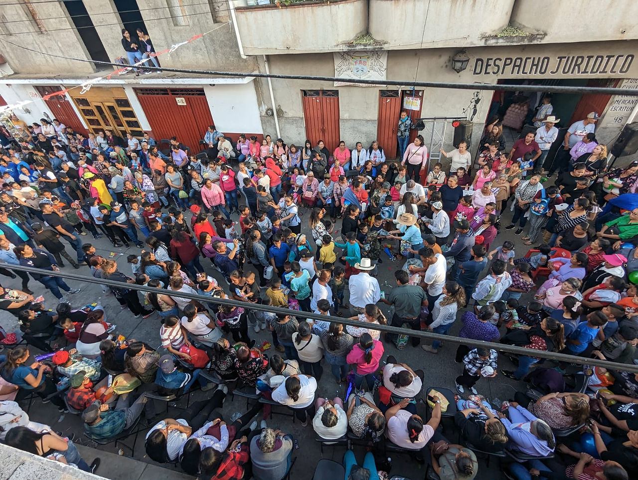 Dip. Luz García festejó a las madres y niños de Huiramba