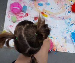 Pintura com esponjas- Educação Infantil- 2 anos