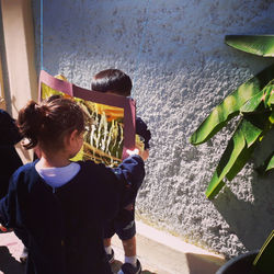 Pintura vertical em celofane- Ed.Infantil- 2 e 3 anos