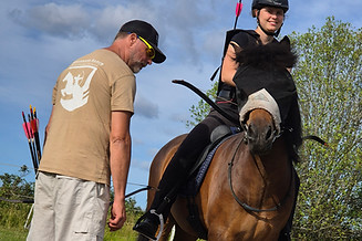 Beridet bågskytte mod, tillit och samspel