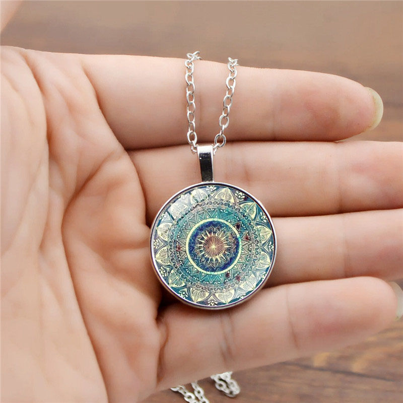 Thumbnail: Aurora Crystal Necklace