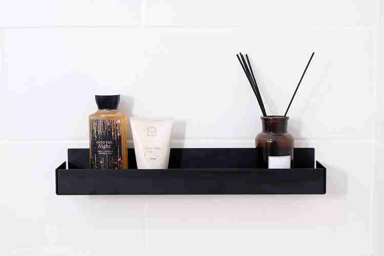 מתקן מינימליסטי לשמפו מתאים למקלחון ולאמבטיה