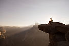 Sentado en las rocas