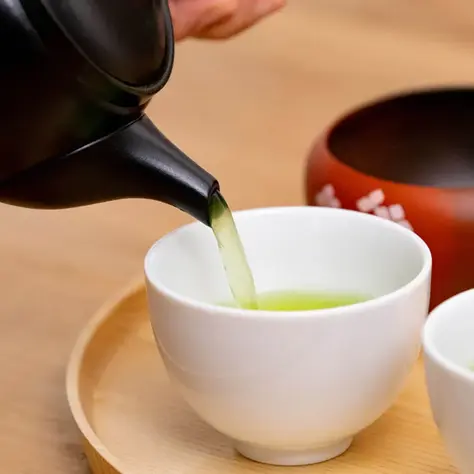 Steamer Pouring Sencha Green Tea